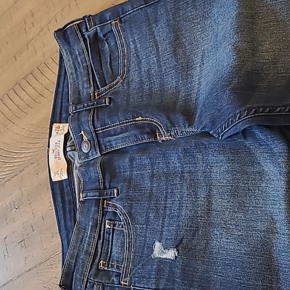 Ladies size 3L Hollister jeans - Picture 2 of 3